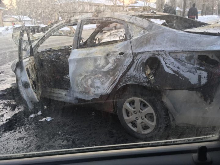 На улице Российской днем сгорел автомобиль