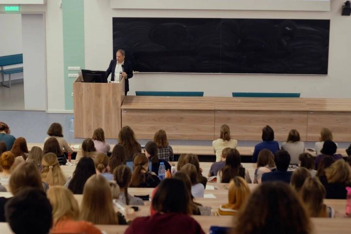 Гуманитарные штудии в НГУ: диалог авангарда с современным искусством