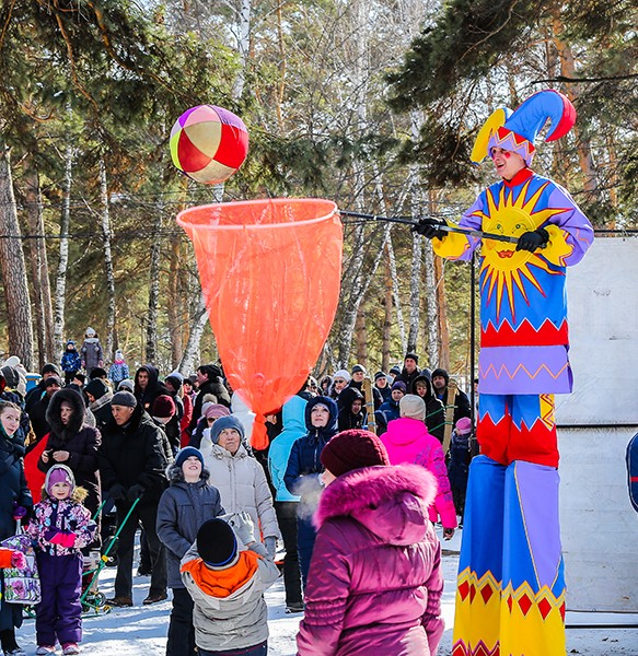 2500 человек сожгли чучело в парке Советского района