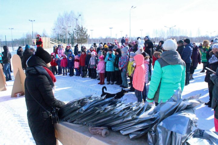 Весёлый праздник подарили сотрудники Новосибирского электродного