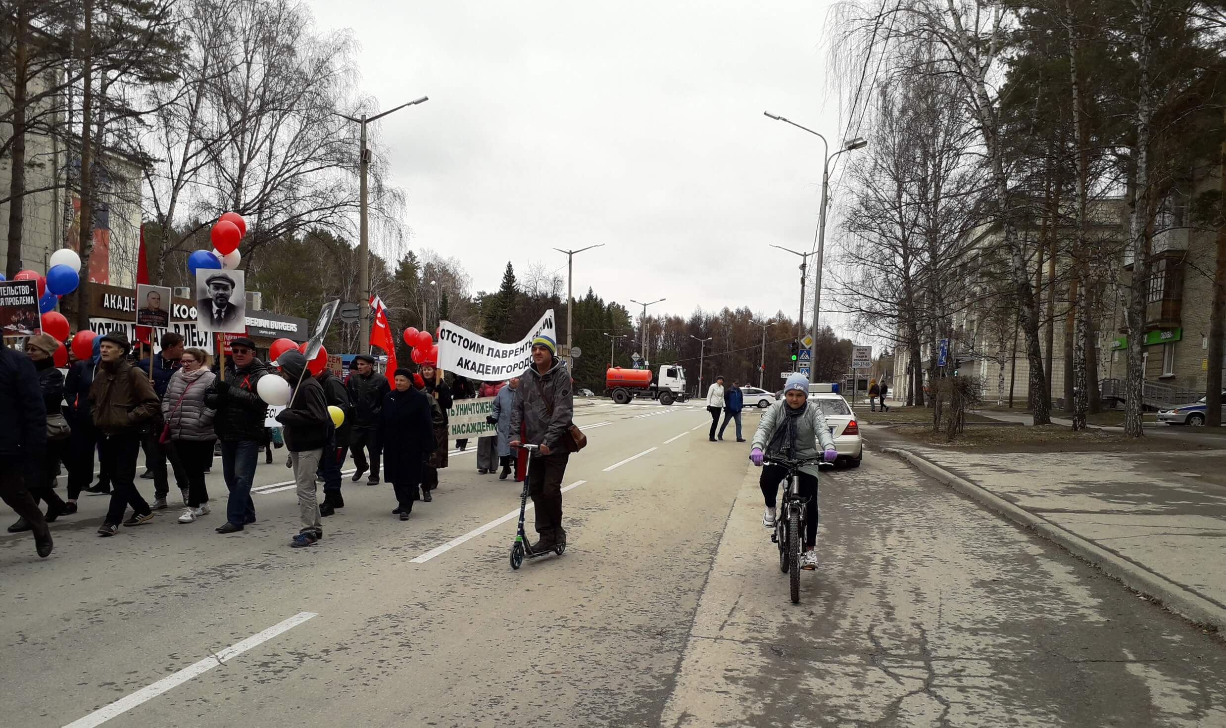 Первомай отметили демонстрациями и монстрацией