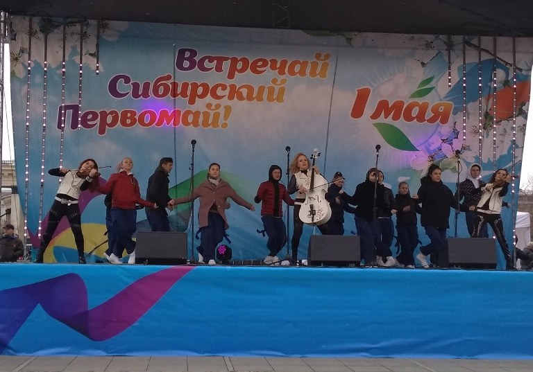 Первомай отметили демонстрациями и монстрацией