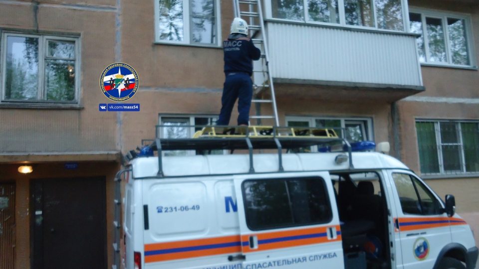 Неравнодушие соседки и управляющей компании спасли жизнь пенсионерке