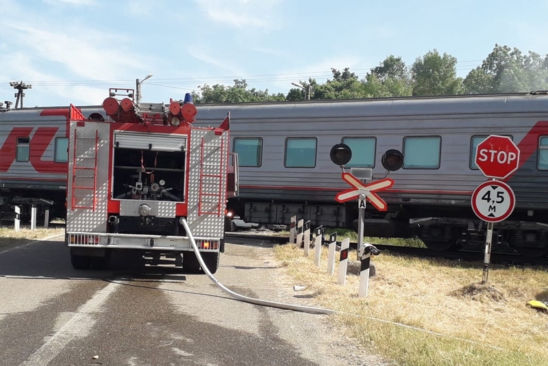 В Новосибирской области поезд столкнулся с &laquo;Рено&raquo;