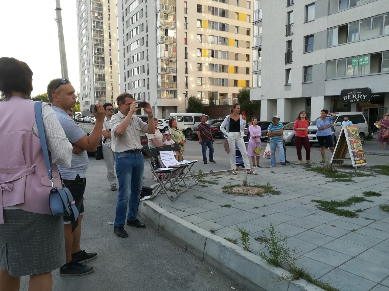 Приставы арестовали столик в проблемной пивнушке на Шлюзе