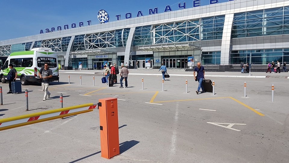 В Новосибирске таксист украл чемодан с деньгами у спящего пассажира