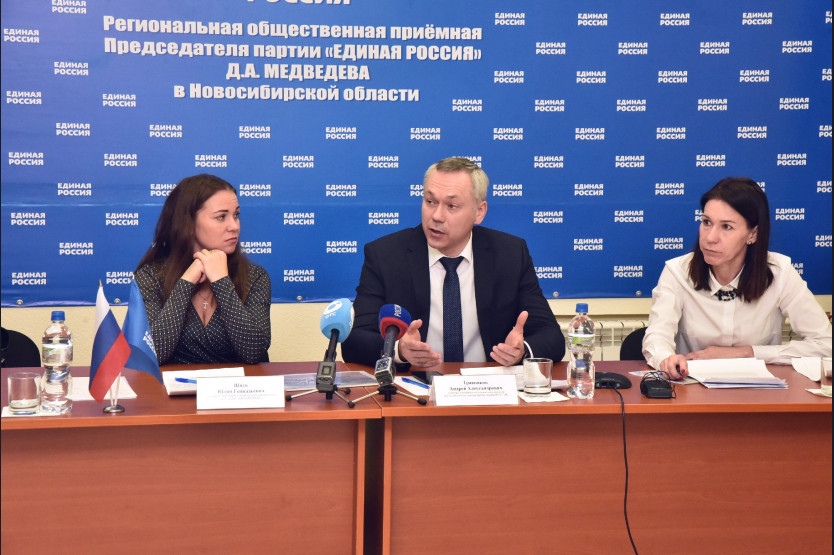 Андрей Травников предложил использовать опыт мобильной общественной