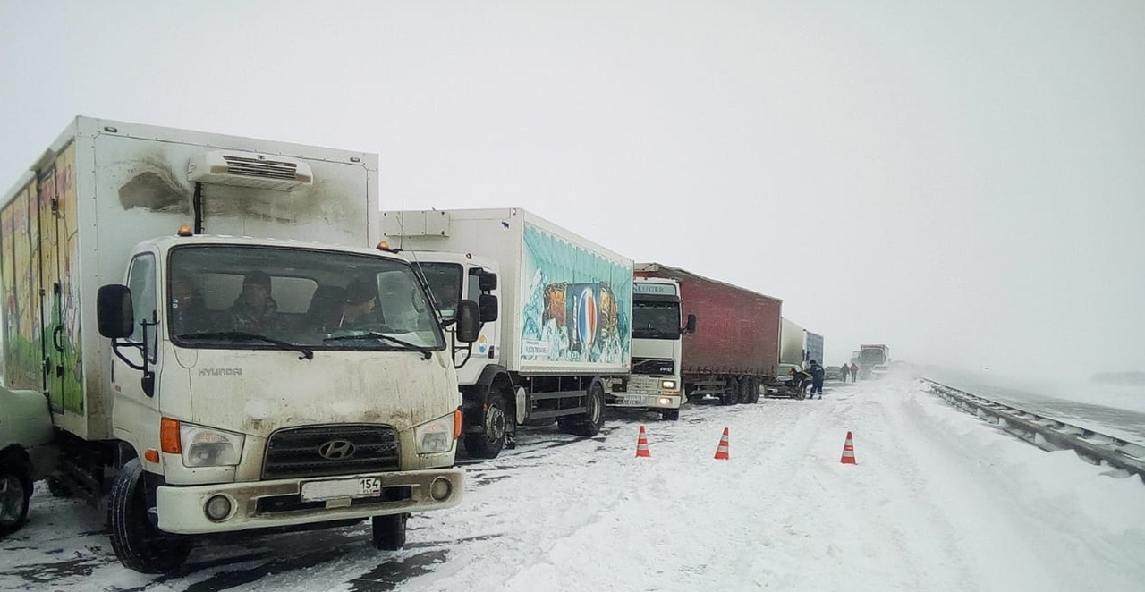 В массовом ДТП на трассе «Иртыш» погиб водитель фуры Mercedes