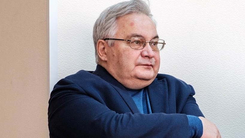 Михаил Садовой вышел и снова сел