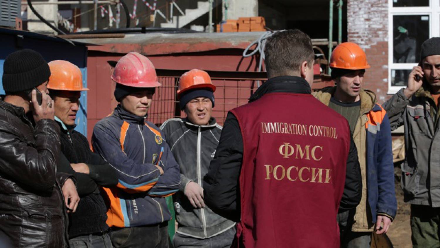 Более 50% россиян против привлечения неквалифицированных мигрантов
