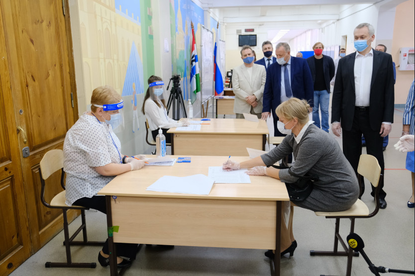 Андрей Травников высоко оценил готовность избирательных участков