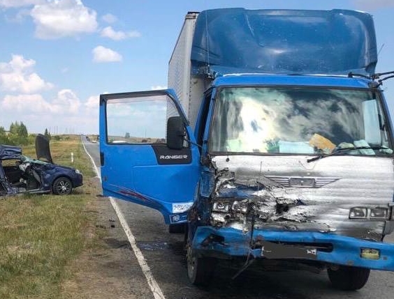 В Новосибирской области четыре человека погибли в лобовой аварии с