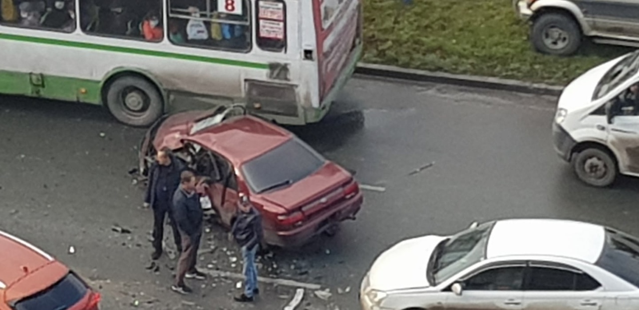 Восемь автомобилей столкнулись в массовом ДТП на Большевистской