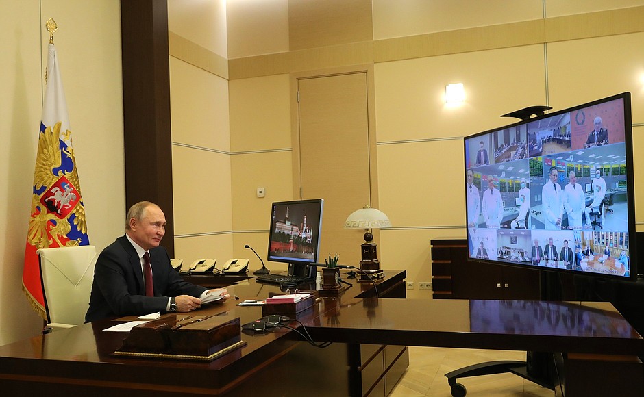 Путин вновь пообещал новосибирским ученым большие зарплаты