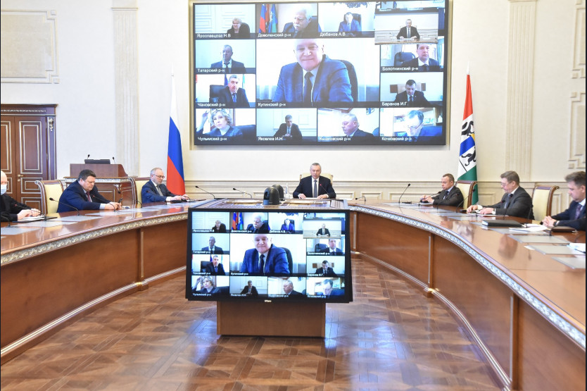 Новосибирские школы отправляют на дистант из-за пятой волны