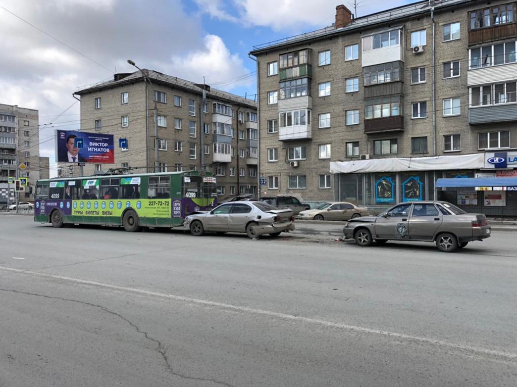 Пьяная автоледи устроила тройное ДТП в Новосибирске, пострадал ребёнок