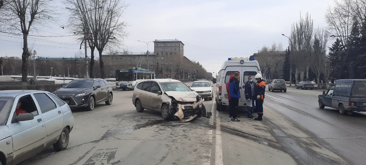 В Новосибирске пожилая пара погибла при столкновении Хонды и ВАЗа