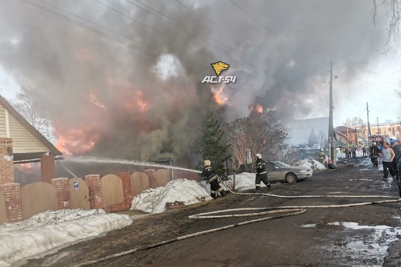 Два дома горели в Первомайском районе Новосибирска