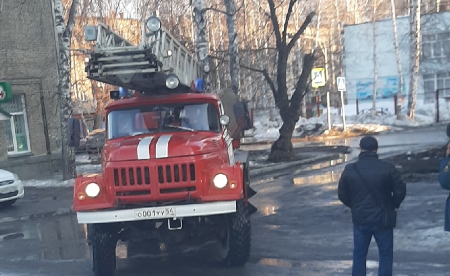 На ОбьГЭСе сгорела квартира собирателей мусора