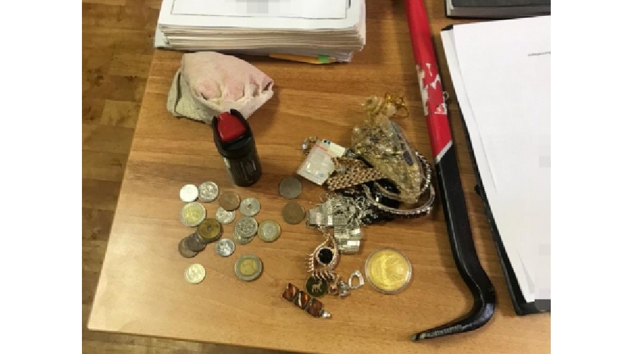 Кемеровские воры украли у жительницы Новосибирска золота на 250 тысяч