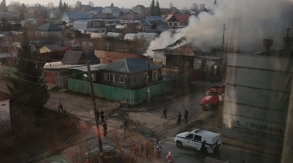 На ОбьГЭСе шалость детей привела к пожару в строящемся доме
