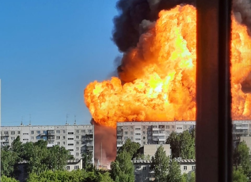В Новосибирске загорелась и взорвалась АЗС