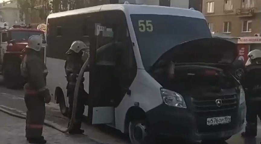 Маршрутное такси №55 загорелось в Ленинском районе Новосибирска