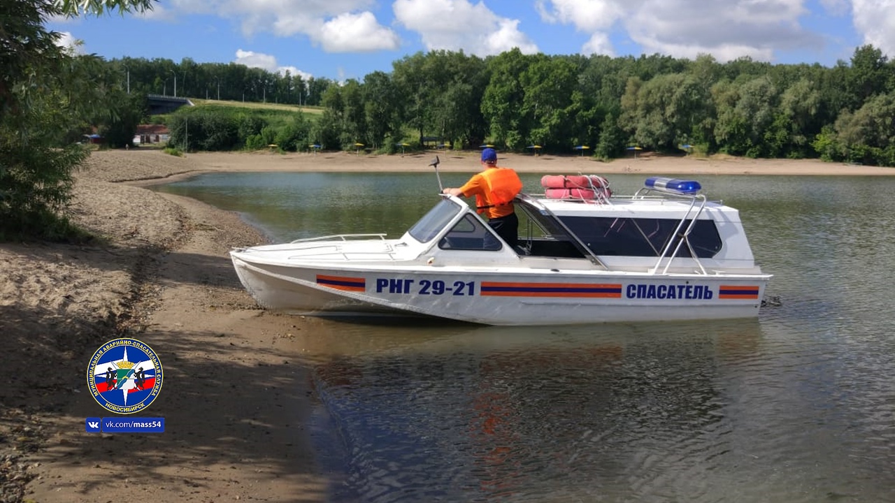 Унесённых Обью мужчину и женщину оперативно нашли новосибирские