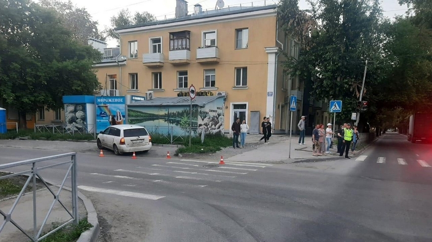 В Новосибирске Тойота сбила 11-летнего мальчика на самокате