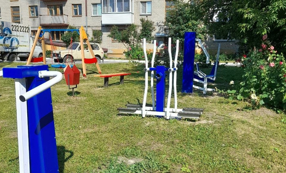 На ОбьГЭСе появились новые детские площадки