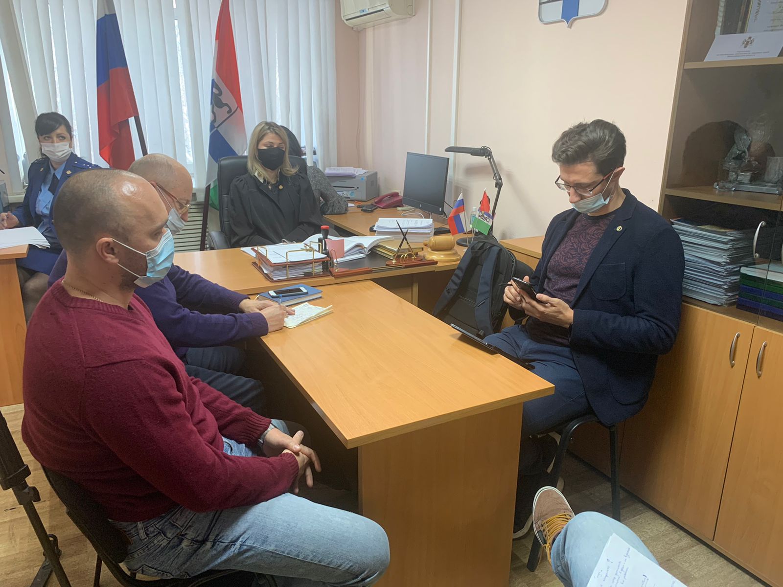 Новосибирца судят за избиение врача скорой помощи из-за бахил