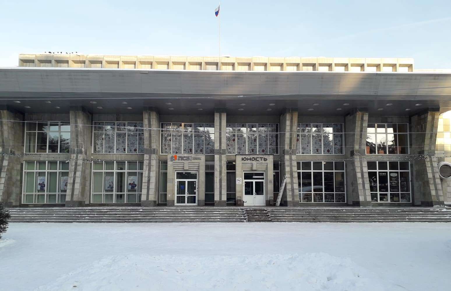 В Академгородке у входа в ДМ «Юность» появится каток