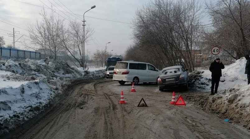 9-летний пассажир Nissan Teana пострадал в аварии в Новосибирске