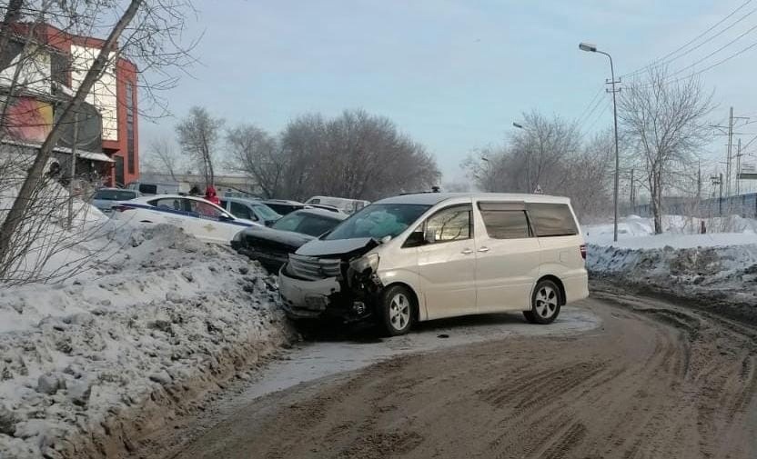 9-летний пассажир Nissan Teana пострадал в аварии в Новосибирске