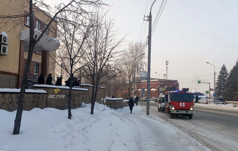 В Новосибирске эвакуировали персонал и посетителей Железнодорожного