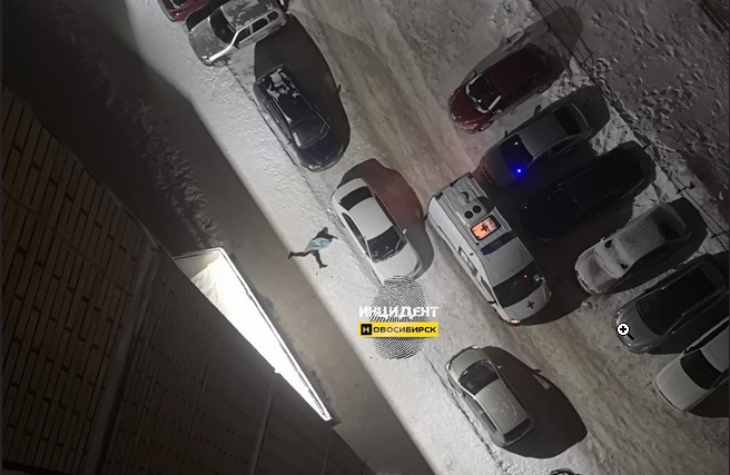 Тело мужчины найдено у дома в Калининском районе Новосибирска