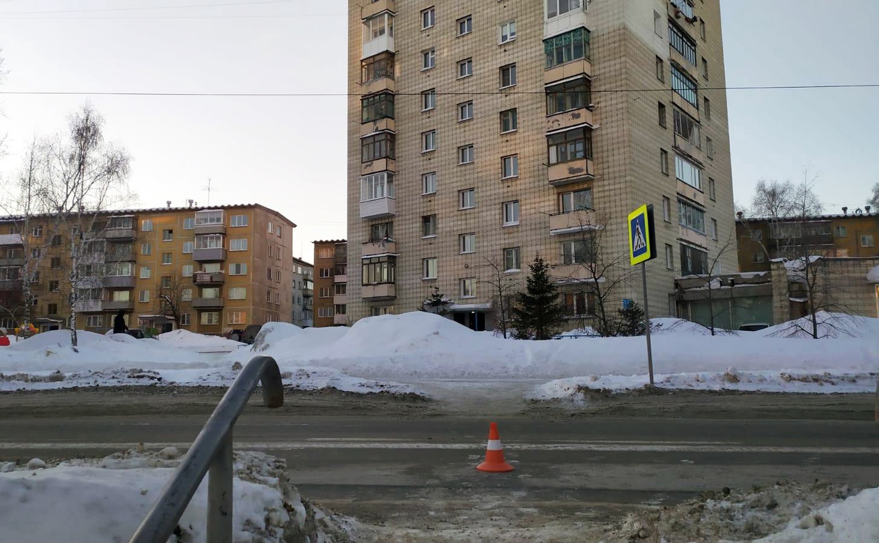В Новосибирске ГАЗель сбила 17-летнюю девушку на улице Шлюзовой