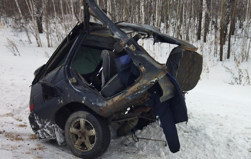 В ДТП под Новосибирском ВАЗ разорвало пополам: погибли 2 человека