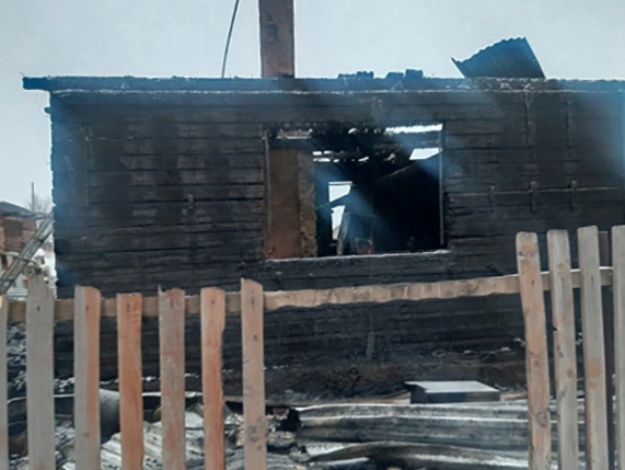 Под Новосибирском два пенсионера погибли на пожаре в доме дачного