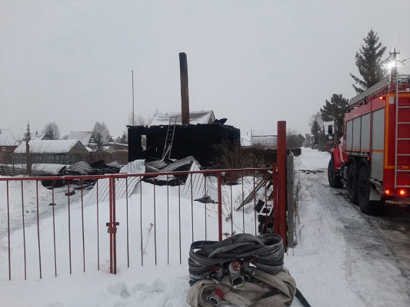 Под Новосибирском два пенсионера погибли на пожаре в доме дачного