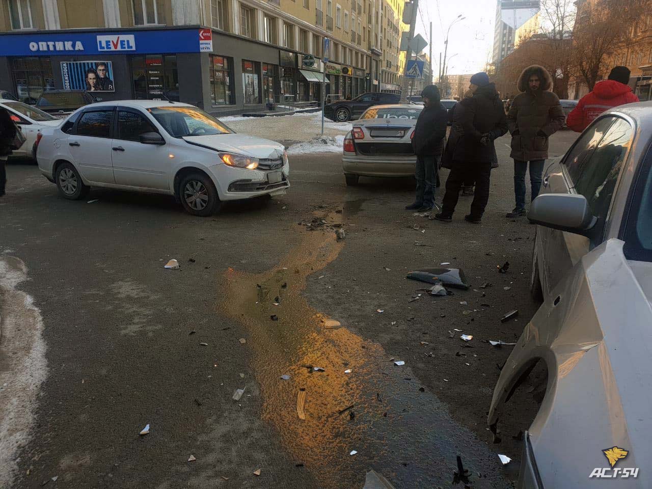 В массовой аварии в центре Новосибирска травмировался пассажир