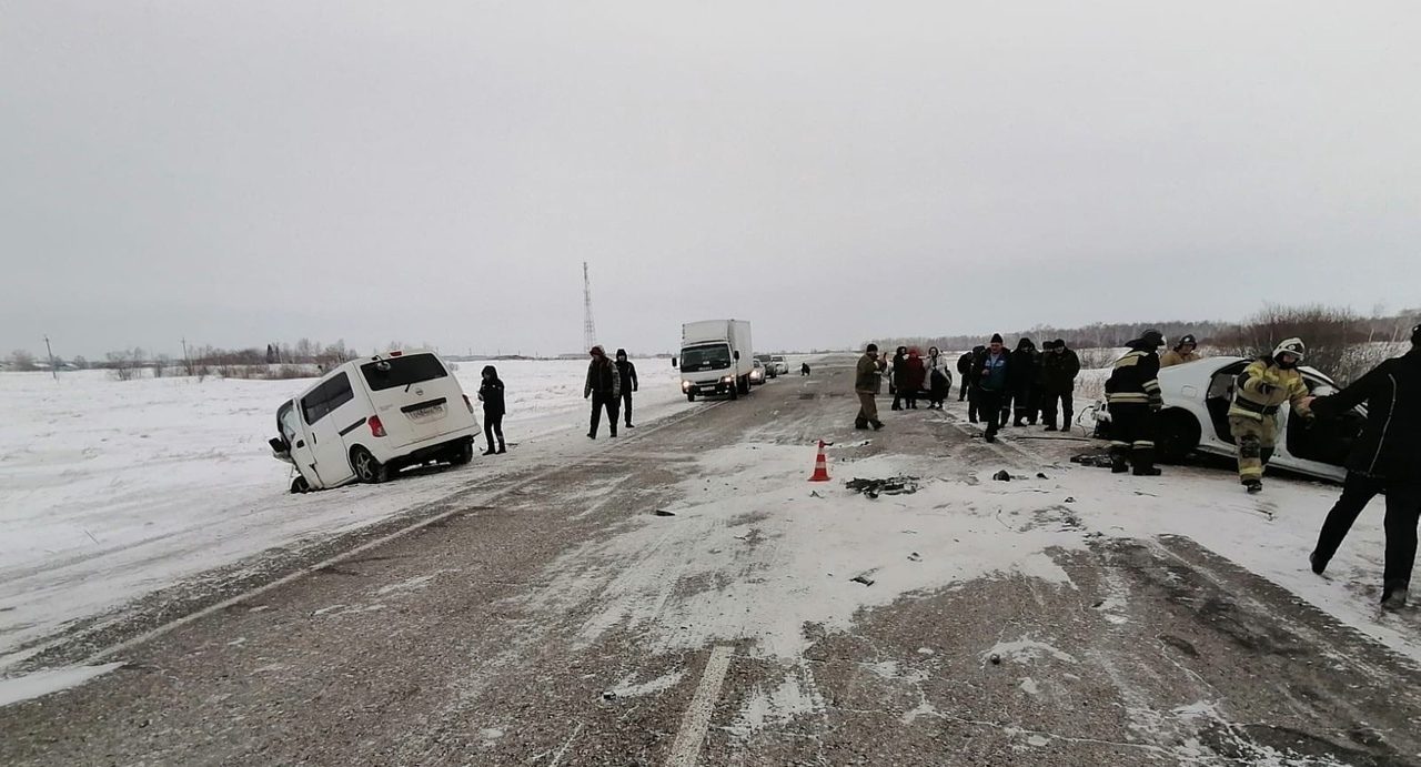 Под Новосибирском двое взрослых и ребенок погибли в ДТП