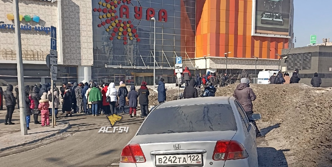 Посетителей ТРЦ "Аура" эвакуировали в Новосибирске