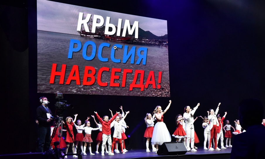 Андрей Травников поздравил новосибирцев с Днём воссоединения Крыма с