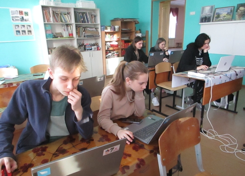 Школьники Советского района изучают графический дизайн