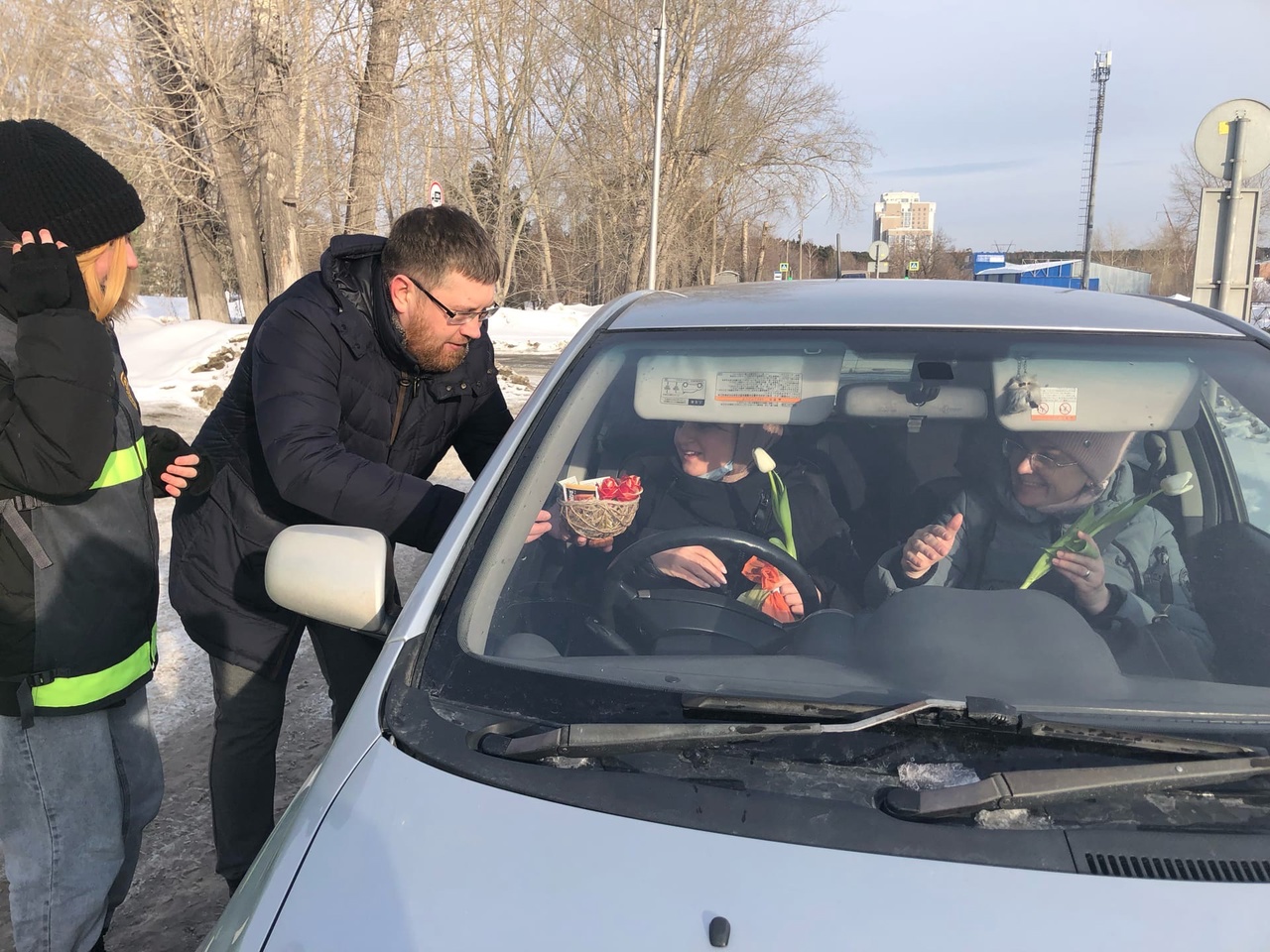Ежегодная акция &laquo;Цветы для автоледи&raquo; прошла на Шлюзе