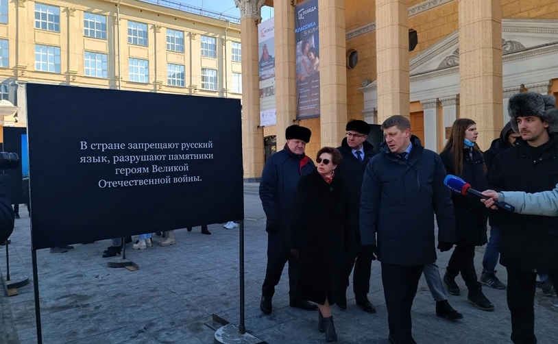 Уличная фотовыставка &laquo;#СвоихНеБросаем. Украина. Факты&raquo; открылась в