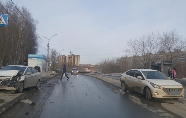 В Новосибирске на улице Курчатова водитель сбил девушку и скрылся