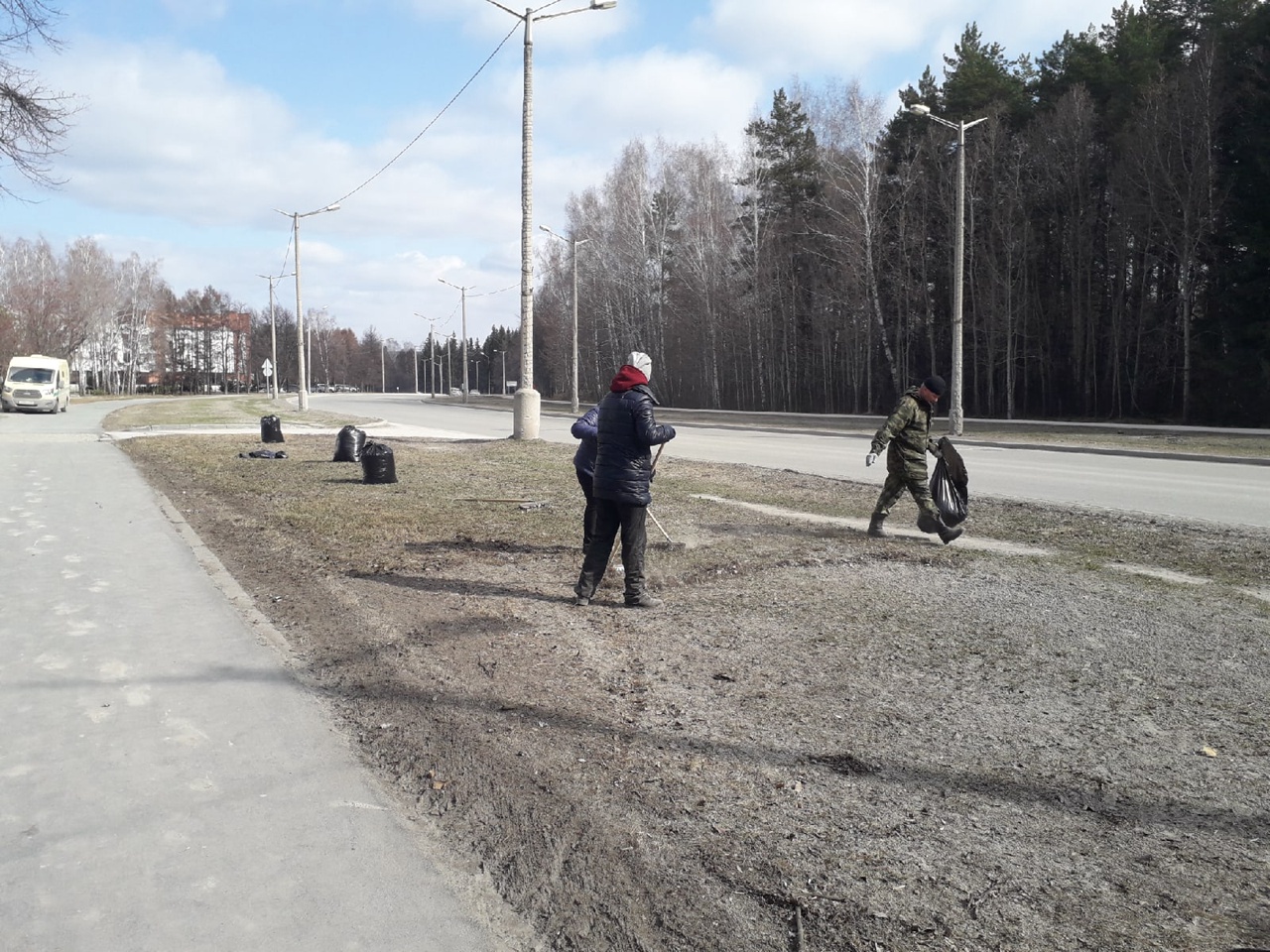 Новосибирцы вышли на общегородской субботник