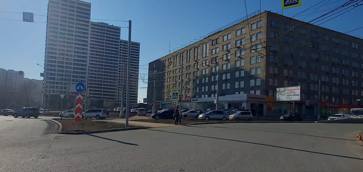 В Новосибирске водитель сбил девушку у площади Лыщинского и скрылся